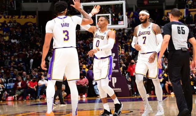 体育赛事-连续两场投进共计11个三分，安东尼展现进攻端威力