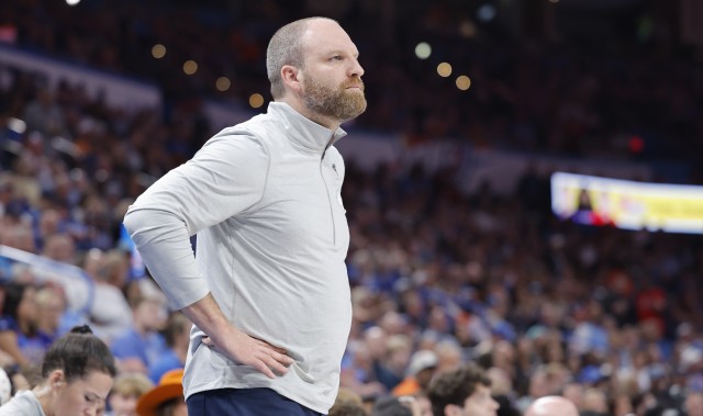 开云官方-美记：近期传闻雄鹿、魔术和奇才都有意前灰熊主帅詹金斯