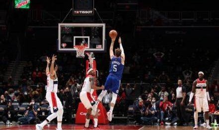 开云体育-肯纳德带队完成35分翻盘 快艇成25年最强逆转之王