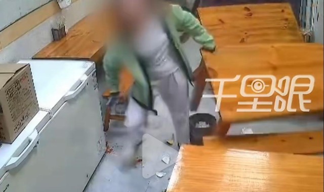 体育直播-嚣张过头！“小仙女”蹭网借钱遭拒，掀桌砸餐厅？后续直接拘留！