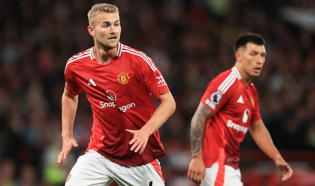 中国体育-曼晚：马奎尔续约释放后防线重组信号，利马德里赫特位置或将不保