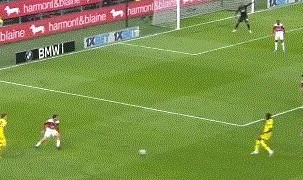 在线体育-【意甲】吉鲁伊布造威胁 AC米兰33射战平仅领先1分