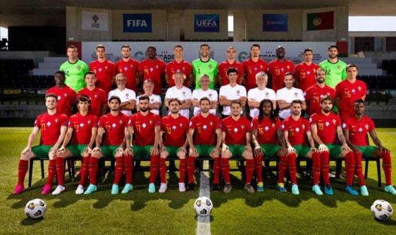 体育平台-葡萄牙公布欧洲杯全家福  飞抵布达佩斯备战首战