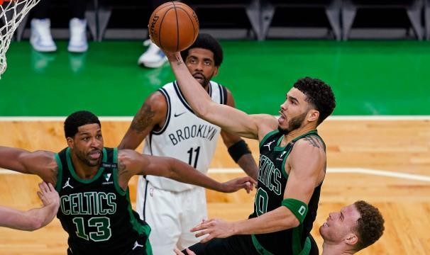 体育赛事-【观察】塔图姆50分捍卫花园 绿军目标不止避免横扫