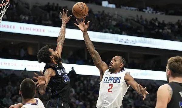 体育平台-【观察】莱昂纳德=关羽 哈登=孔明 快艇强势北伐