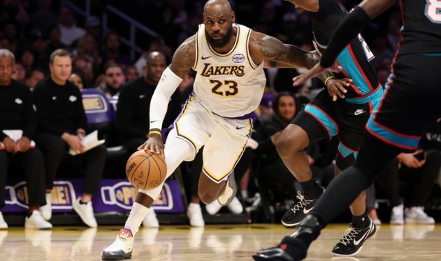 开云官方-勒布朗·詹姆斯会接受 NBA 历史上最大幅度的降薪吗？|勒布朗-詹姆斯|洛杉矶湖人队|年薪|赛季|纪录_新浪体育_新浪新闻