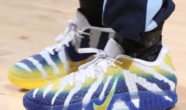 莫兰特穿着莫瑞州立大学配色JA3，得到23分12助攻3盖帽