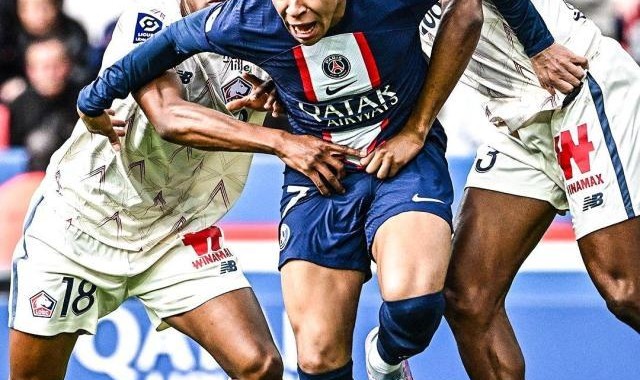 【法甲】马儿伤退，姆总双响，梅西绝杀，巴黎4比3里尔