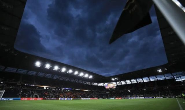 在线体育-热浪伤球员雷电影响观众 世俱杯这样世界杯咋办？