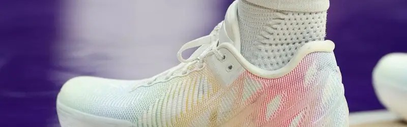 汤普森穿着安踏 KT11，替补贡献23分3篮板5助攻