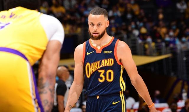 开云体育-面对窒息围剿射下37分 无解库里险些掀翻卫冕冠军