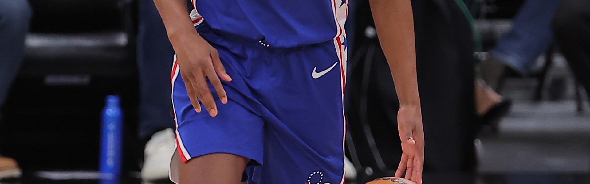 抢板很积极投篮得加强！埃奇库姆半场10中3拿到7分9板3助1帽