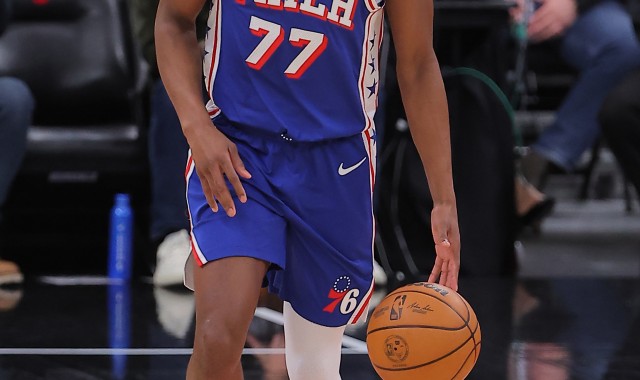 抢板很积极投篮得加强！埃奇库姆半场10中3拿到7分9板3助1帽