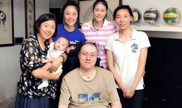体育直播-瘫痪19年汤淼近况：母亲妻子早已改嫁，女儿已9岁，郎平多次探望|排球|周苏红|中国男排|离婚|轮椅_新浪新闻