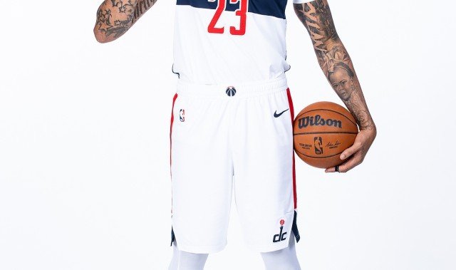 体育娱乐-皮尔斯：明年奇才会比步行者强 浓眉比他们都厉害 杨和哈利一档