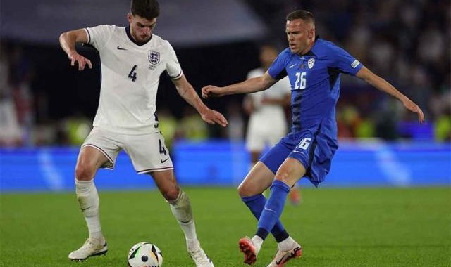 登场即英雄，伊利契奇阔别955天归来，赖斯现场致敬